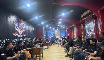 Keterangan Poto: Organisasi SC 234 saat rapat konsolidasi di Sekretariat Grand Taruma Karawang