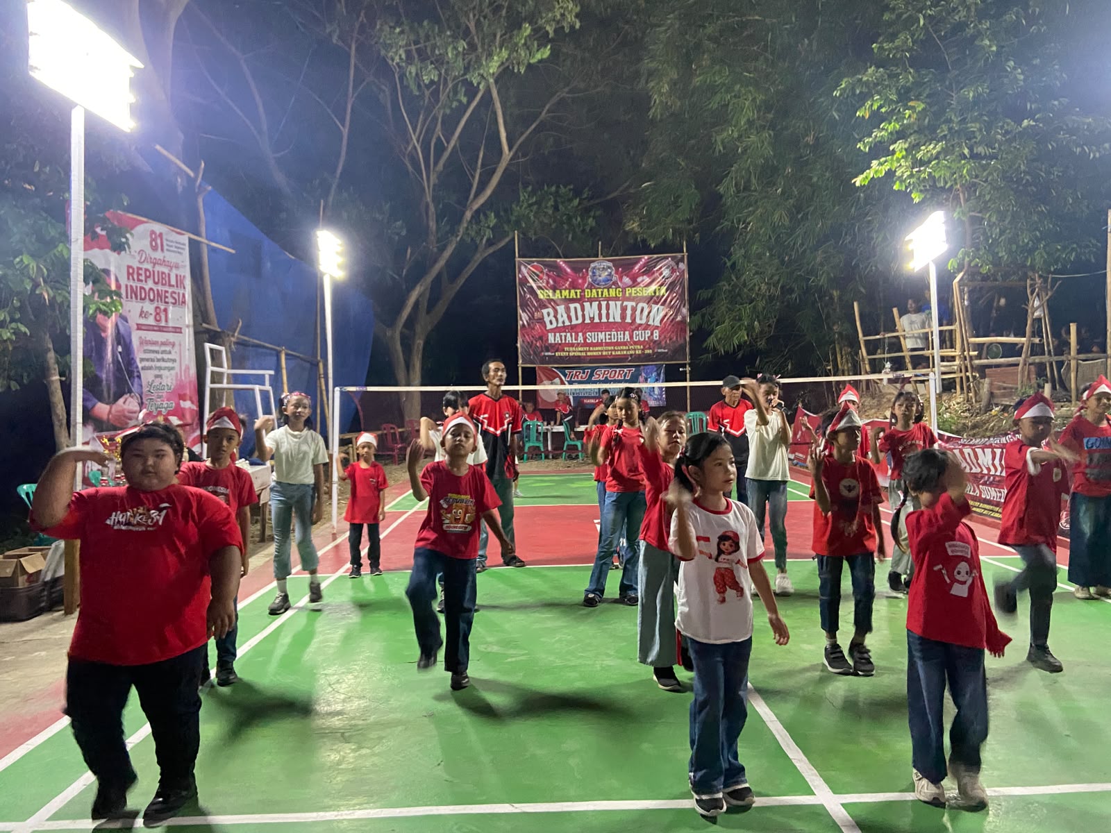 penampilan anak-anak Kampung Bantar Kawung