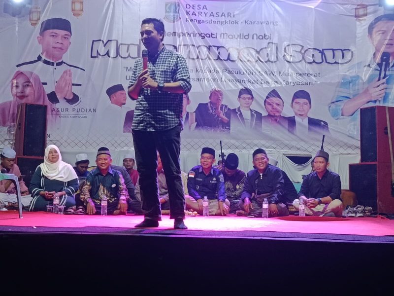 Dokumentasi : Peringatan Maulid Nabi Muhammad SAW di Desa Karyasari, Kecamatan Rengasdengklok, Kabupaten Karawang, berlangsung penuh suasana religius, Selasa (29/09/2026)