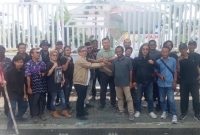 Dokumentasi pada saat Memperingati Hari Tani Nasional 2026, Paguyuban Pemuda Tani Karawang (PPTK) bersama Serikat Tani Karawang (SETAKAR) menggelar aksi unjuk rasa di depan Kantor Bupati Karawang, Kamis (24/09/2026).
