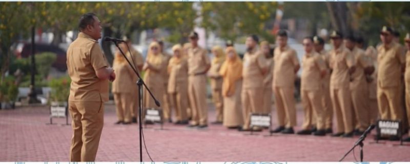 Dokumentasi : Pemerintah Kabupaten Karawang menggelar apel pagi rutin di lingkungan Sekretariat Daerah (Setda) Kabupaten Karawang pada Senin (28/09/2026).