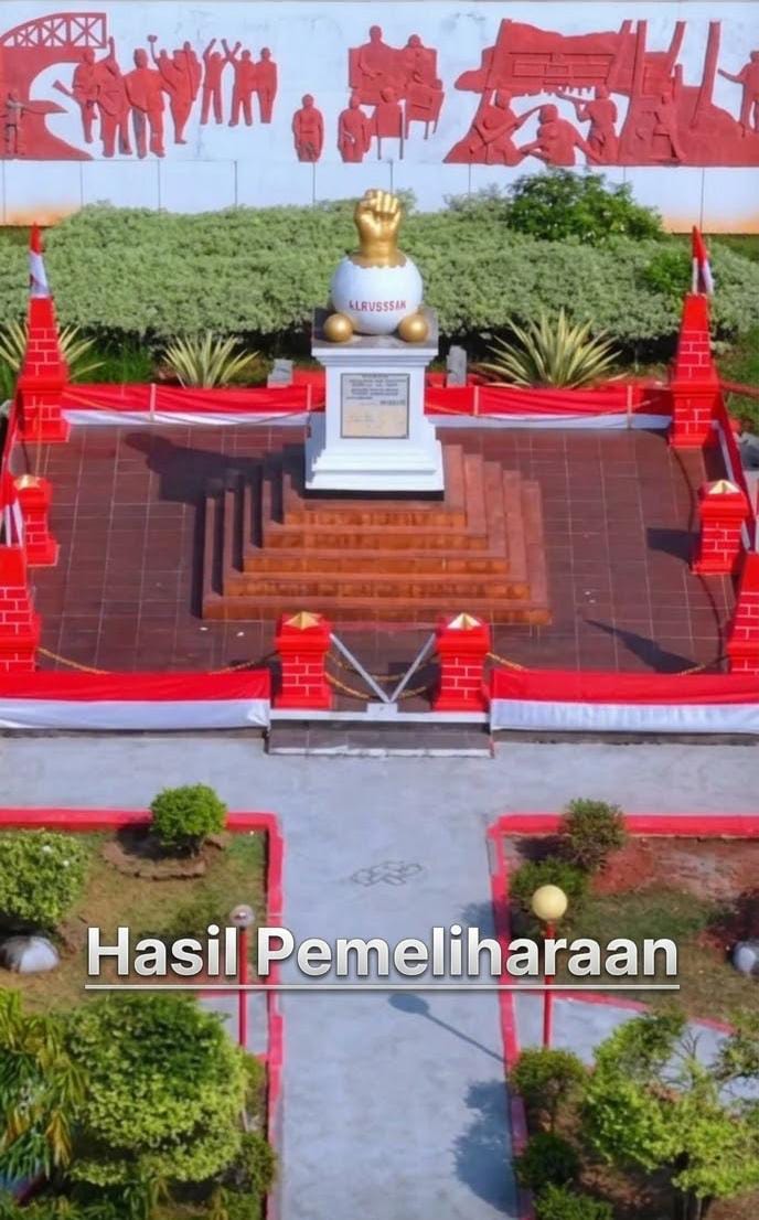 Dokumentasi : Selain pemasangan keramik, pembenahan kawasan juga mencakup pemasangan paving block dan pengecatan relief sebagai bagian dari upaya menjaga kebersihan, kenyamanan, dan kondisi fasilitas di sekitar tugu.