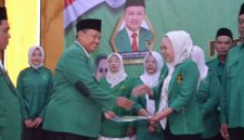 Dokumentasi : Ketua Dewan Pimpinan Wilayah (DPW) Partai Persatuan Pembangunan(PPP) Jawa Barat, H.Uu Ruzhanul Ulum resmi melantik kepengurusan DPC PPP Kabupaten Karawang masa bakti 2026-2031, Sabtu (03/10/2026) di Asia Link Hotel Karawang.