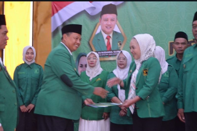 Dokumentasi : Ketua Dewan Pimpinan Wilayah (DPW) Partai Persatuan Pembangunan(PPP) Jawa Barat, H.Uu Ruzhanul Ulum resmi melantik kepengurusan DPC PPP Kabupaten Karawang masa bakti 2026-2031, Sabtu (03/10/2026) di Asia Link Hotel Karawang.