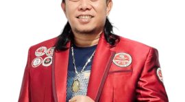 H. Ade Hidayat Ketua Umum F12