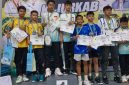 Kejurkab PBSI Karawang 2026 resmi berakhir dengan melahirkan 14 atlet terbaik yang berhasil meraih gelar juara di berbagai kategori pada Minggu (11/10/2026).