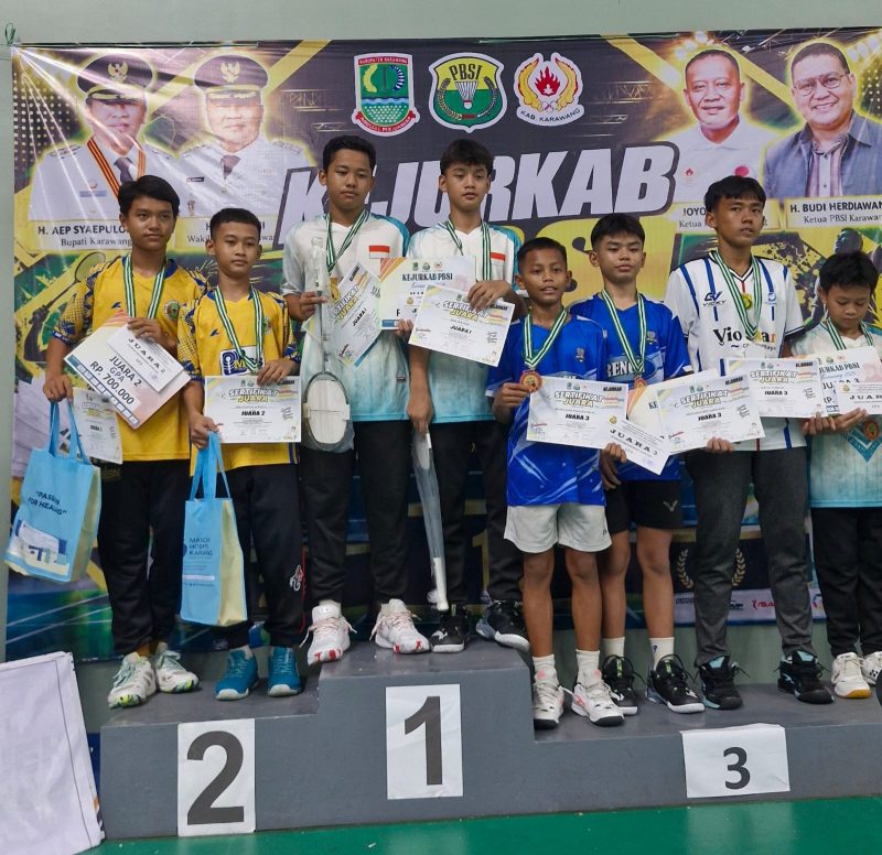 Kejurkab PBSI Karawang 2026 resmi berakhir dengan melahirkan 14 atlet terbaik yang berhasil meraih gelar juara di berbagai kategori pada Minggu (11/10/2026).