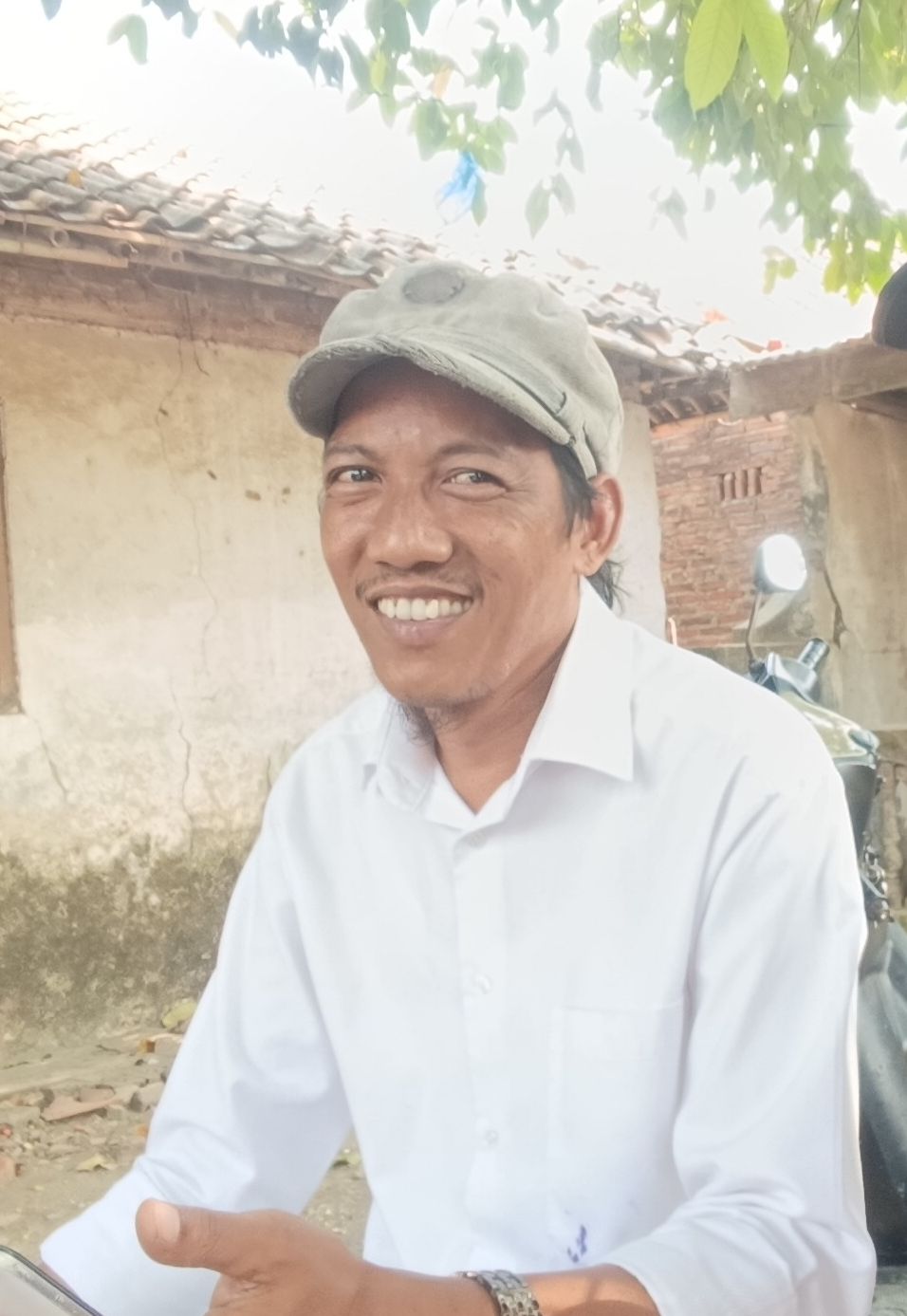 Sosok seorang Wakil Lapudin turut dalam kepedulian membantu Ata dan Ibu Lia mendapatkan tempat tinggal di Dusun Krajan Selatan, Desa Karyasari, Kecamatan Rengasdengklok, Kabupaten Karawang.