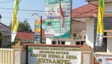 Polemik dugaan korupsi Dana Desa Kutaampel, Kecamatan Batujaya, Kabupaten Karawang, kian memanas.
