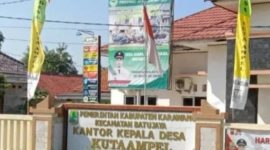 Polemik dugaan korupsi Dana Desa Kutaampel, Kecamatan Batujaya, Kabupaten Karawang, kian memanas.
