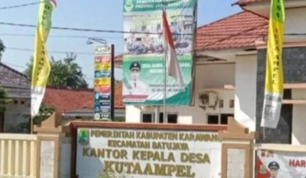 Polemik dugaan korupsi Dana Desa Kutaampel, Kecamatan Batujaya, Kabupaten Karawang, kian memanas.