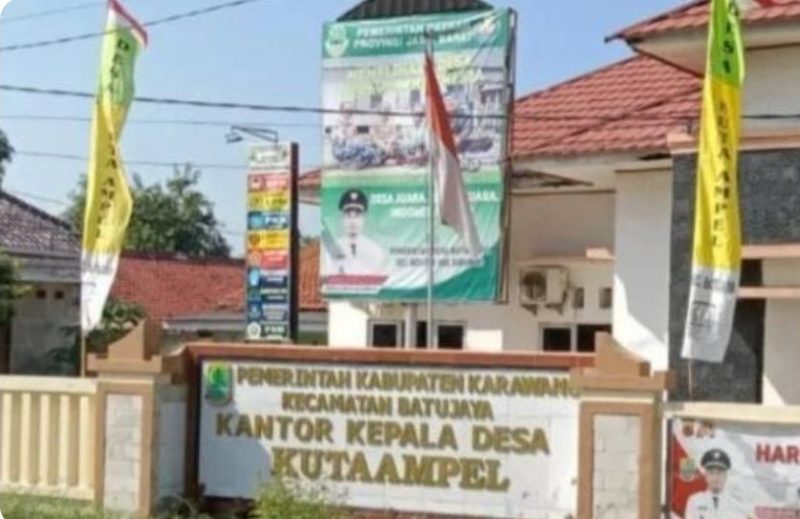 Polemik dugaan korupsi Dana Desa Kutaampel, Kecamatan Batujaya, Kabupaten Karawang, kian memanas.