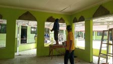 Proyek Rehabilitasi Mushola SMPN l Pakisjaya kabupaten Karawang yang sedang berjalan kini menjadi sorotan publik