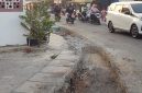 Foto Kondisi proyek pelebaran jalan yang berada di Dusun Krajan II, Desa Sampalan, kecamatan Kutawaluya, kabupaten Karawang 