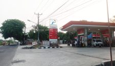 Keterangan foto: stasiun pengisian bahan bakar umum (SPBU) Kecamatan Pedes Karawang