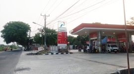 Keterangan foto: stasiun pengisian bahan bakar umum (SPBU) Kecamatan Pedes Karawang