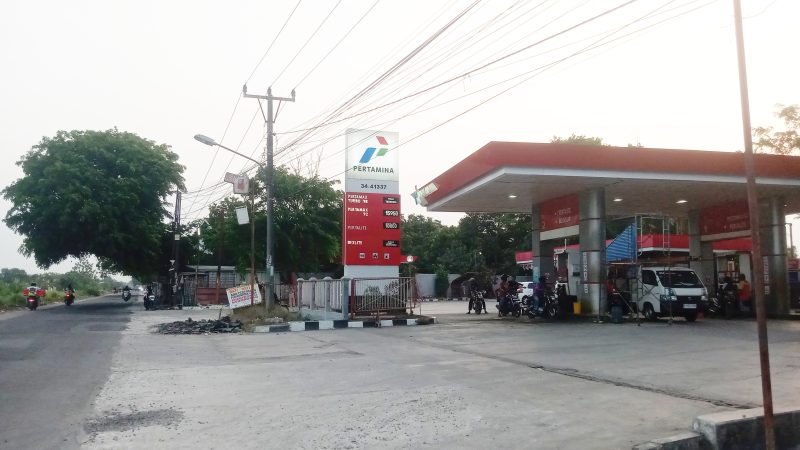 Keterangan foto: stasiun pengisian bahan bakar umum (SPBU) Kecamatan Pedes Karawang