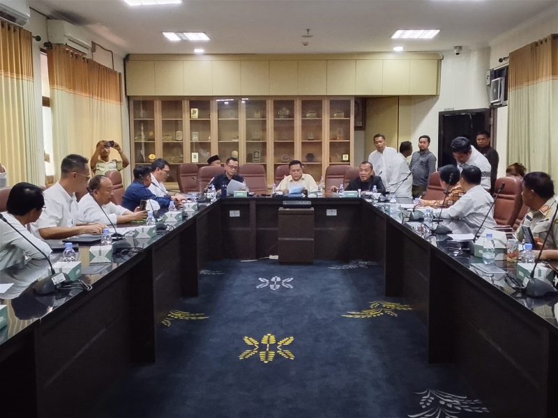 Perselisihan kerja sama pengelolaan limbah non-B3 di lingkungan perusahaan di Kabupaten Karawang memasuki babak baru.