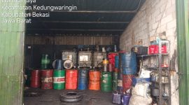 Keberadaan tempat penampungan oli di Dusun Pasangrahan, Desa Waringinjaya, Kecamatan Kedungwaringin, Kabupaten Bekasih, menjadi sorotan setelah muncul keluhan terkait kondisi air kali yang diduga tercemar.