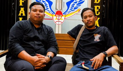 Keterangan foto: Ganjar Rohutomo, SH, Kabid Lingkungan Hidup 234 SC Karawang(kanan) dan Linal Wahyudi ketua DPC 234 SC Karawang (kiri)