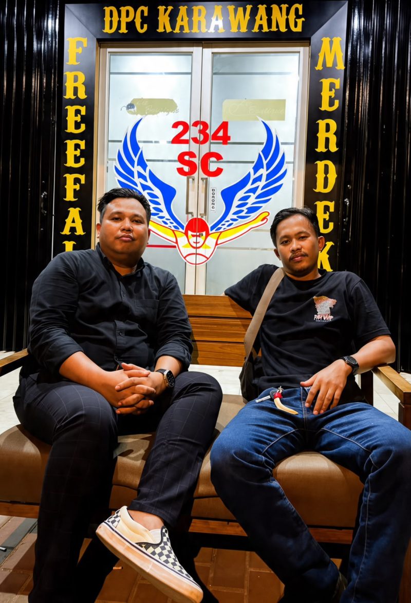 Keterangan foto: Ganjar Rohutomo, SH, Kabid Lingkungan Hidup 234 SC Karawang(kanan) dan Linal Wahyudi ketua DPC 234 SC Karawang (kiri)