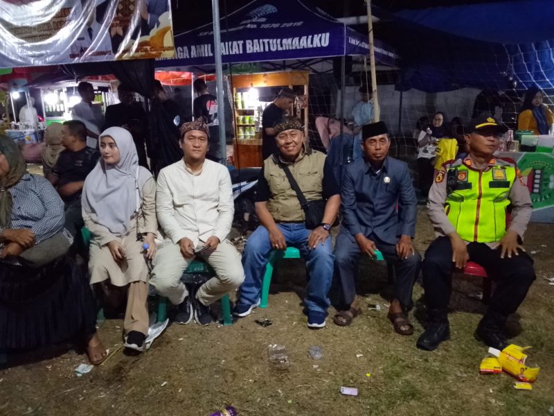 Suasana kebersamaan dan kekompakan masyarakat mewarnai pelaksanaan Hajat Bumi di Desa Balongsari, Kecamatan Rawamerta, Kabupaten Karawang, Sabtu (31/10/2026)