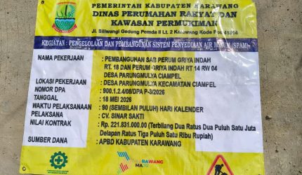 Pembangunan Sarana Air Bersih (SAB) di Perum Griya Indah, Desa Parungmulya, Kecamatan Ciampel, Kabupaten Karawang, menjadi sorotan masyarakat.